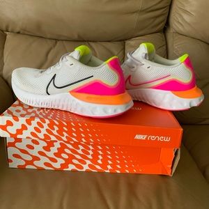 Women’s size 10 Nike Renew Run